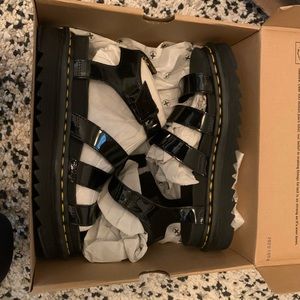 New in Box US10 UK8 Black patent leather Dr. Martens Blair Sandal